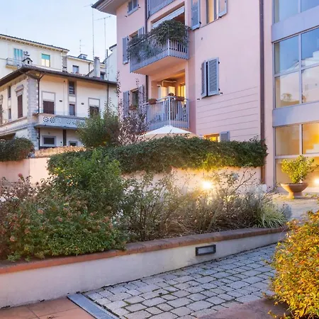 Guesthost - Colorful Boccaccio Apartment-3
