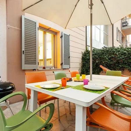 Guesthost - Colorful Boccaccio Apartment-2